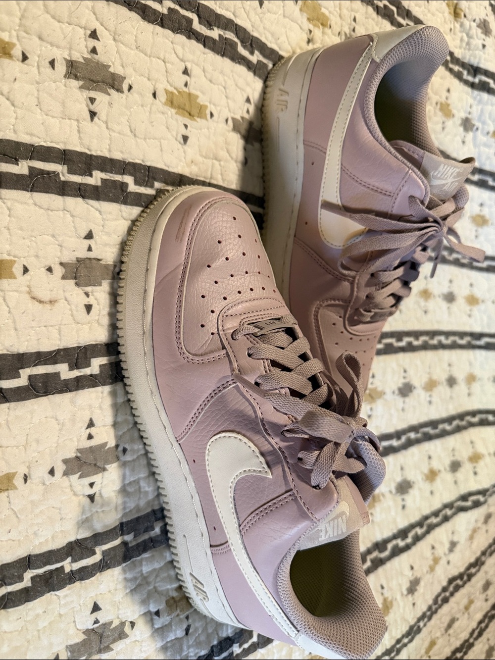 Nike Women’s Lavender Low-Top Sneakers with White Swoosh